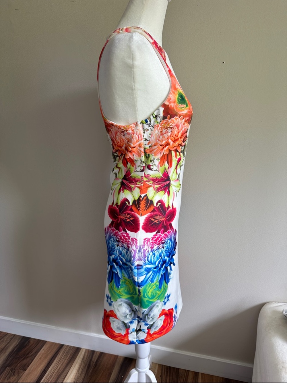Bobby Rocco White Floral Bodycon Mini Dress with Vibrant Bloom Print - Picture 2 of 5